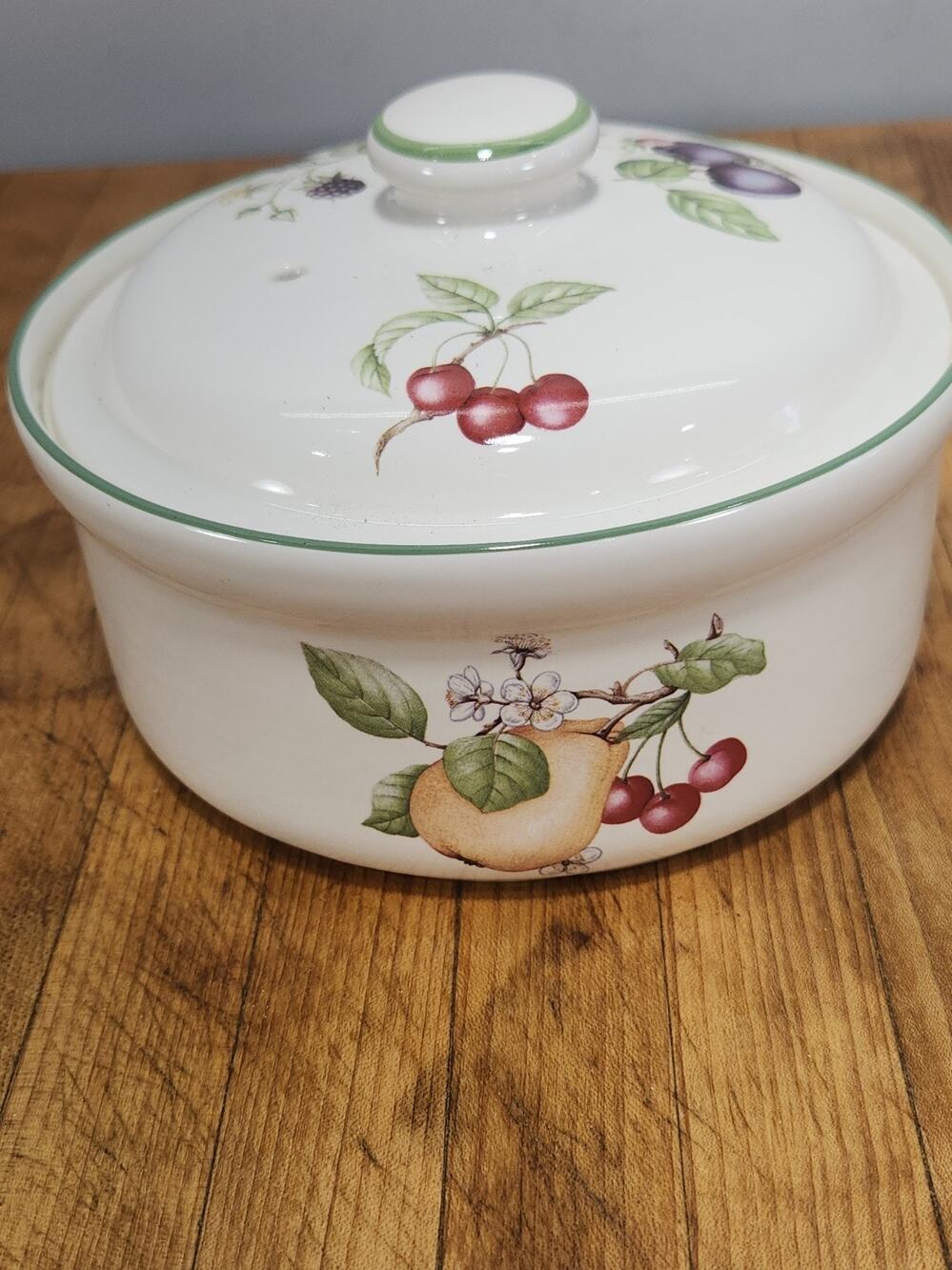 Royal Worcester Evesham M Covered Casserole 6.5" Fruit Microwave Safe England